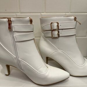 IDIFU White Ankle Boots with Gold Buckle Straps